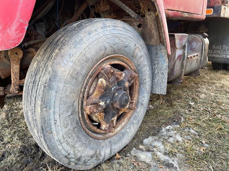 tag-#322,-1978-ih-grain-truck-image-4