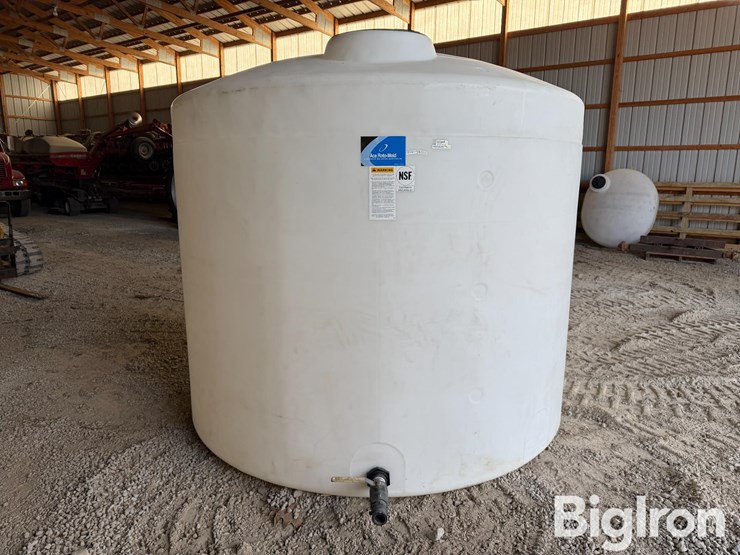 ace-roto-mold-2000-gallon-poly-vertical-tank-image-1