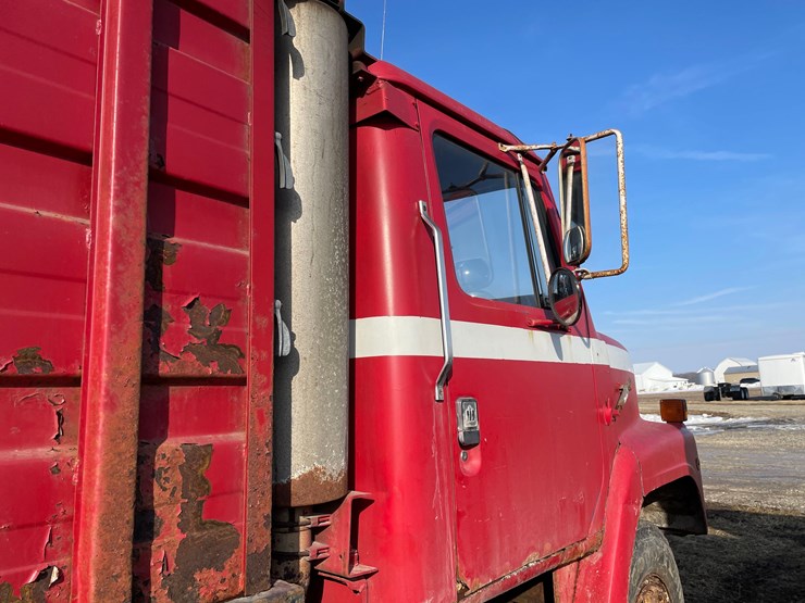 tag-#322,-1978-ih-grain-truck-image-19