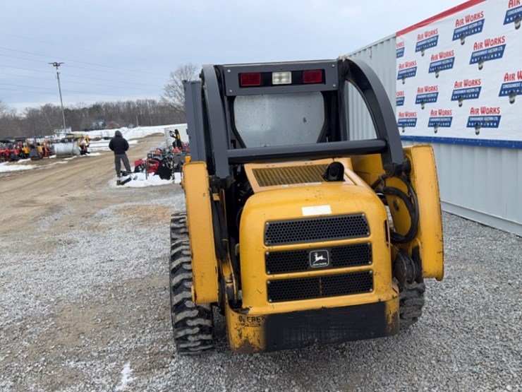 2005-john-deere-240-image-4