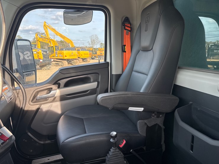 2024-kenworth-t880-image-25
