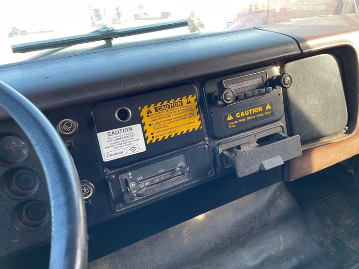 tag-#23,-1982-ih-1754-grain-truck-image-16