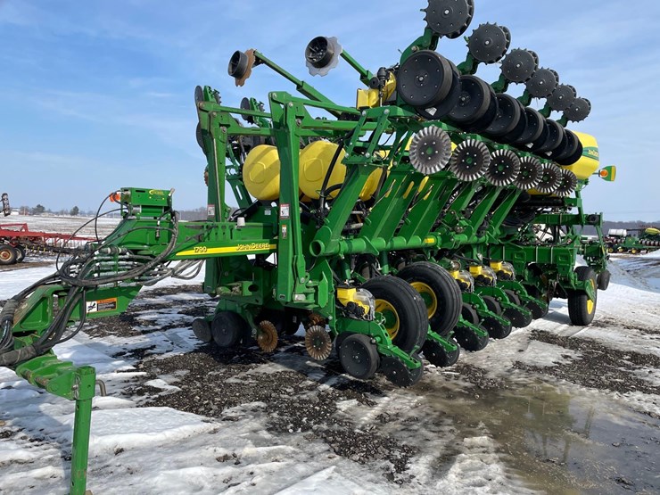 2013-john-deere-1790-ccs-image-1