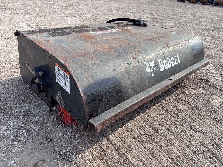 #3514-•-bobcat-sweeper-attachment-image-1