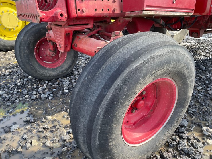 tag-#312,-1981-ih-886-diesel-tractor-image-3
