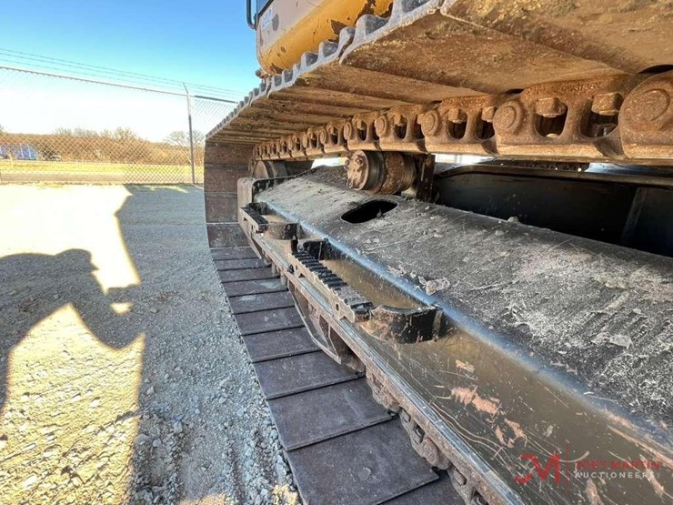 2019-caterpillar-320-image-7