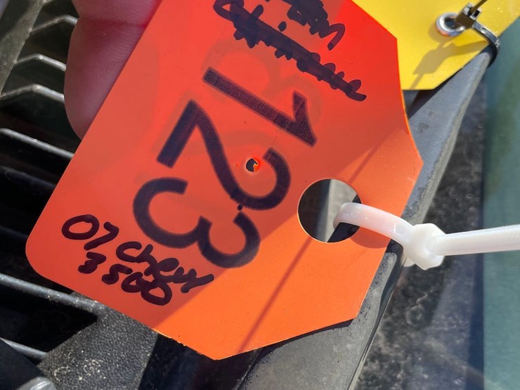 2007-chevrolet-3500-image-2