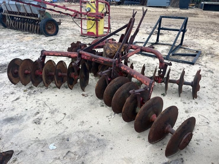 massey-ferguson-24-image-2