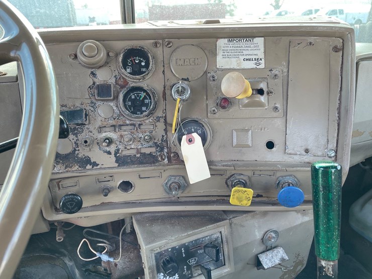 tag-#468,-1981-r-series-600-mack-semi-tractor-image-21