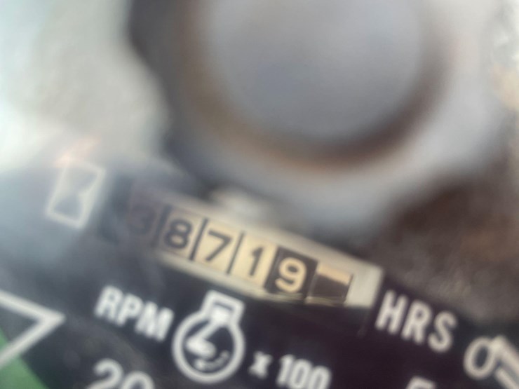 tag-#320,-1981-ih-1586-tractor-image-19