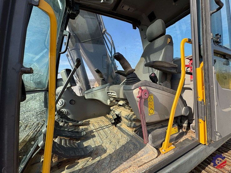 2012-volvo-ec140dl-image-44