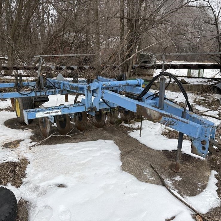 DMI Colter Champ II Chisel Plow