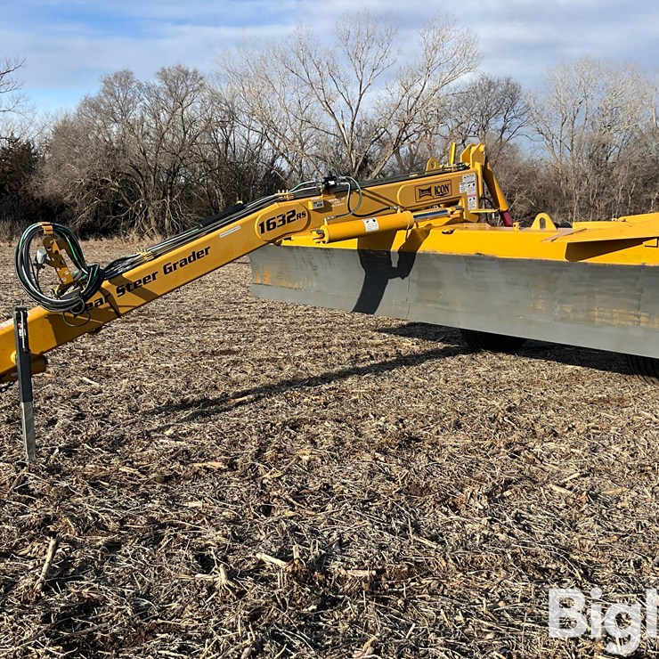 2017 Landoll ICON 1632RS Pull-Type Rear Steer Grader/Blade