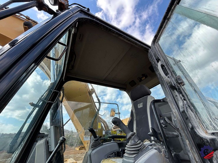 2017-caterpillar-318fl-image-109