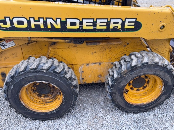 2005-john-deere-240-image-10