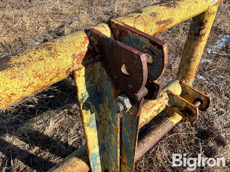 3-pt-heavy-duty-bale-carrier-image-9