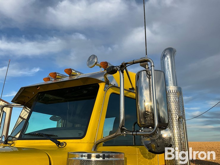 2024-peterbilt-389-image-17