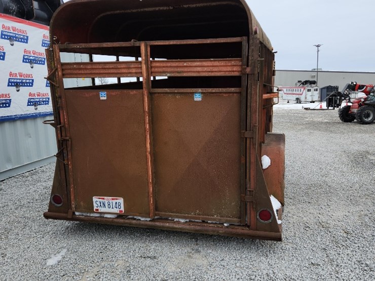 14'-tandem-axle-livestock-trailer-image-2