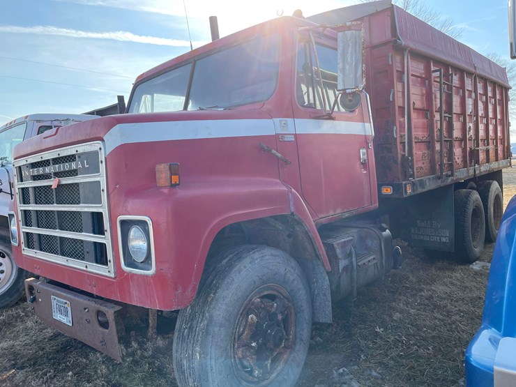 tag-#322,-1978-ih-grain-truck-image-5