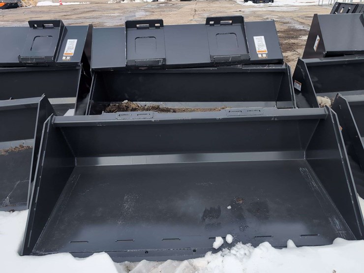 (1)-wolverine-72"-skid-steer-track-duty-bucket-tdb-11-72w-image-1