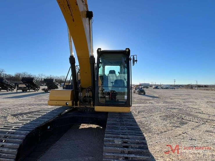 2019-caterpillar-320-image-4