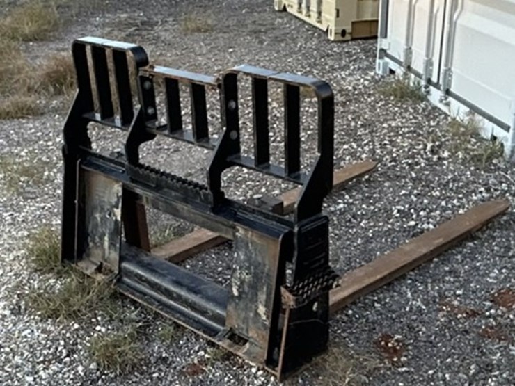 2022-caterpillar-299d3-image-21