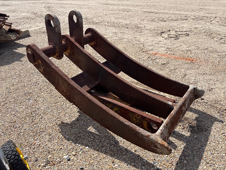 #2775-•-thumb-attachment-for-excavator-image-1