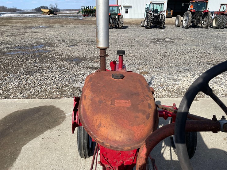 tag-#353,-farmall-130-tractor-image-16