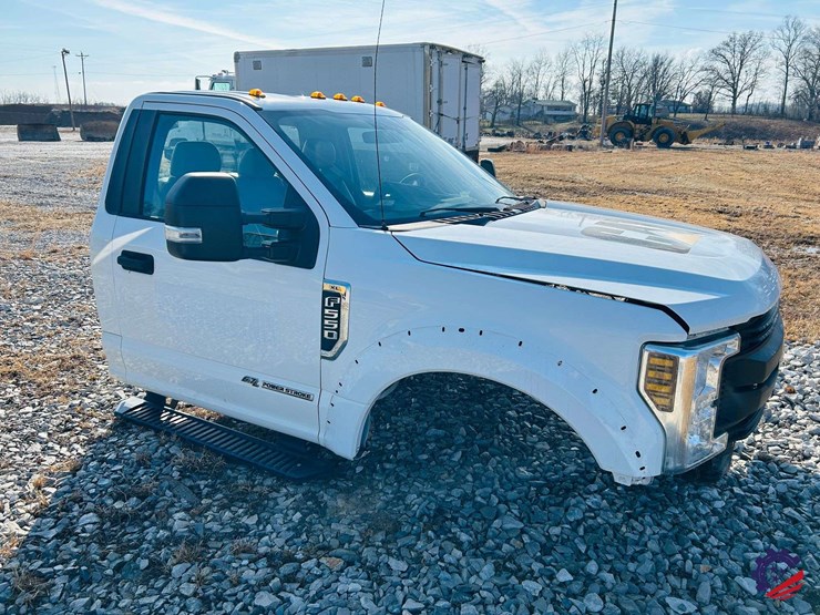 2018-ford-f550-image-11