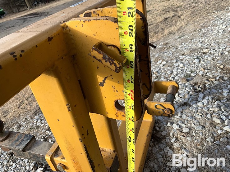 value-eng-3-pt-receiver-hitch-attachment/head-carrier-image-18