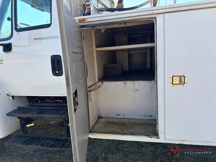2003-international-durastar-4300-image-10