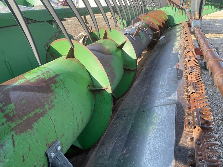 john-deere-220-image-10