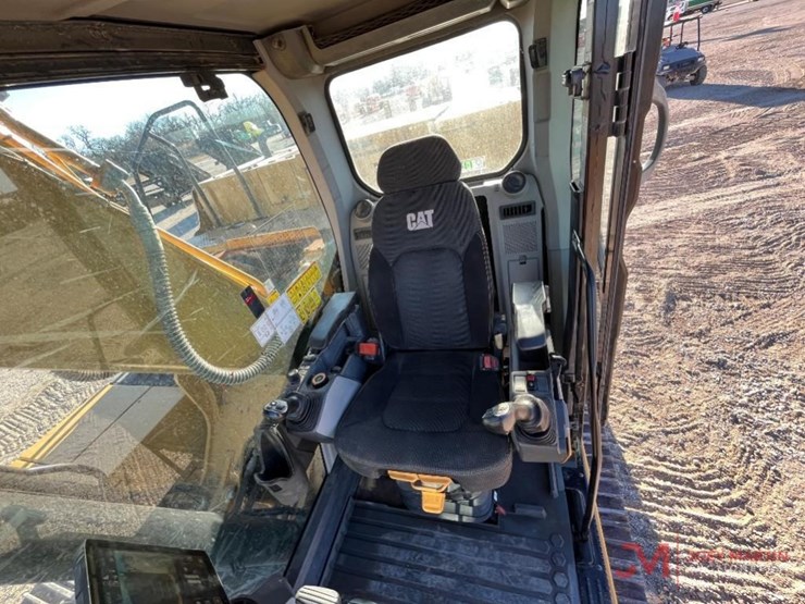 2019-caterpillar-320-image-21