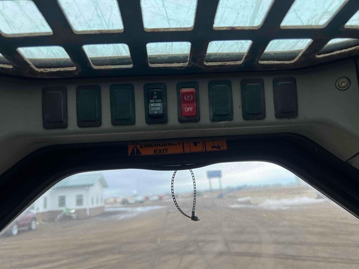 bobcat-s220-image-11