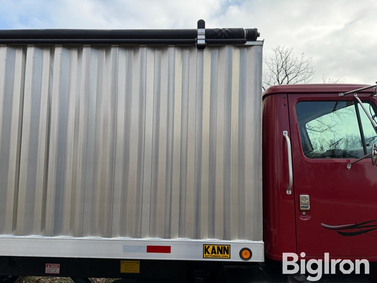 2001-international-8100-image-18