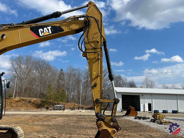 2017-caterpillar-318fl-image-14