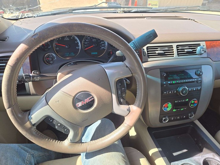 2011-gmc-yukon-xl-image-15