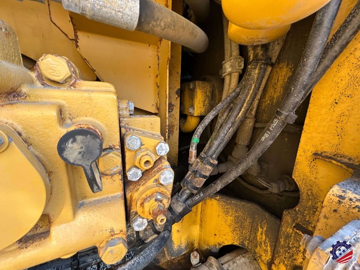 2017-caterpillar-318fl-image-79