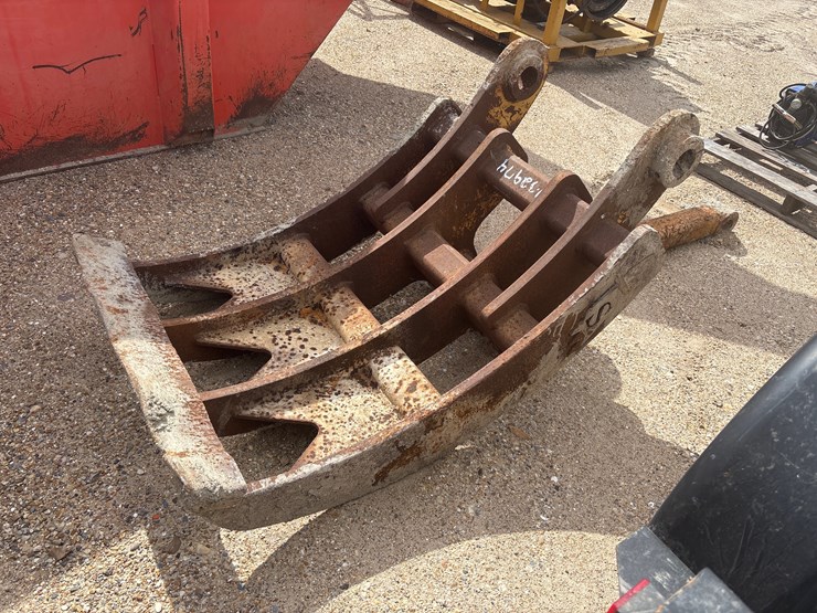 #2761-•-thumb-attachment-for-excavator-image-1