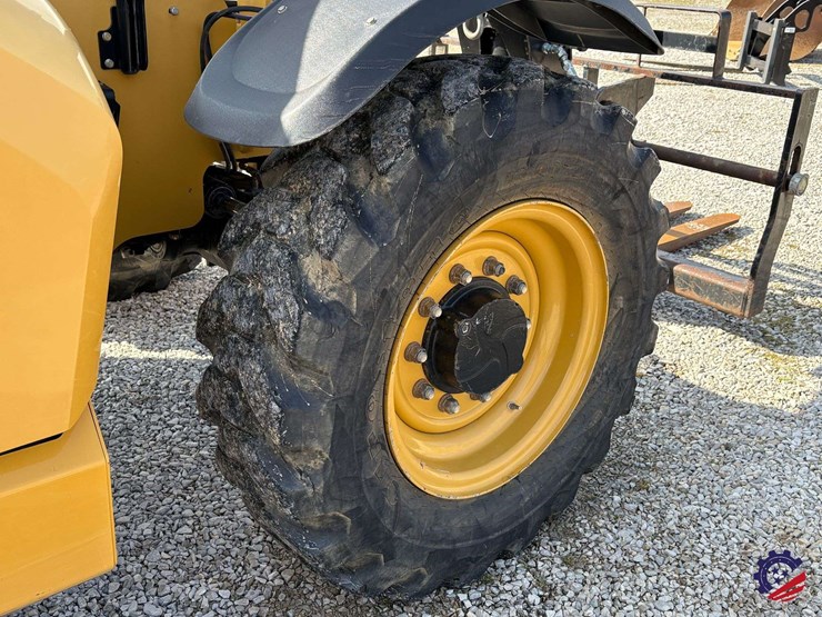 2019-caterpillar-tl642d-image-15