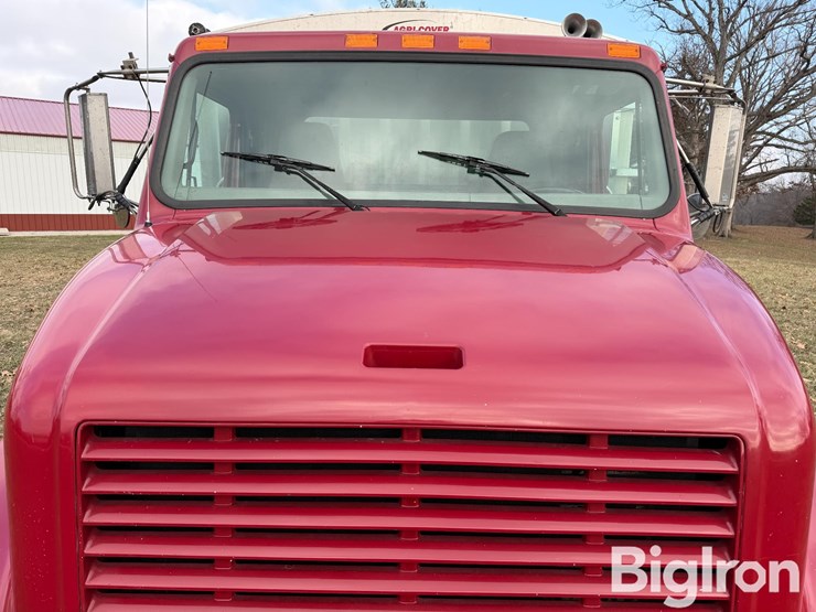 2001-international-8100-image-12