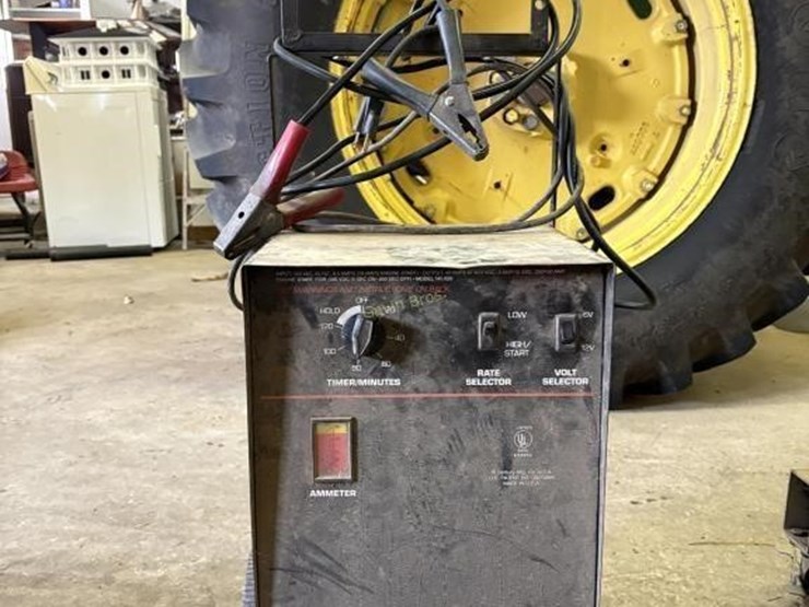 solar-360-battery-charger-image-1