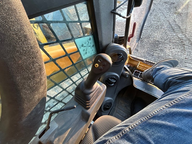 2022-caterpillar-299d3-image-20