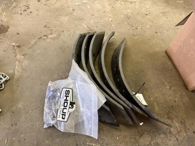 5-chisel-plow-shoes-image-1