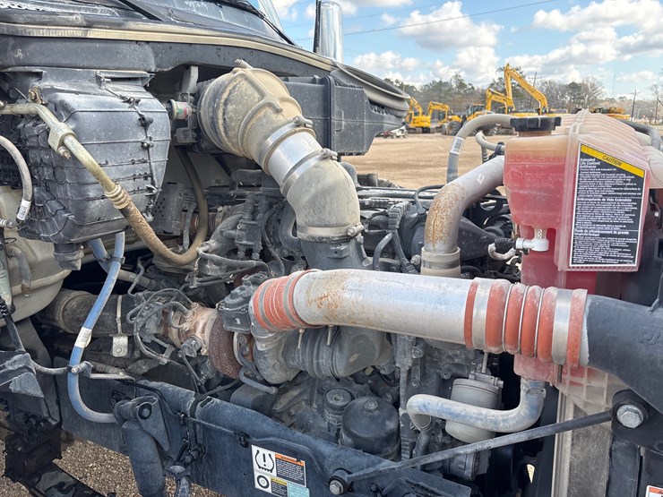 2024-kenworth-t880-image-21