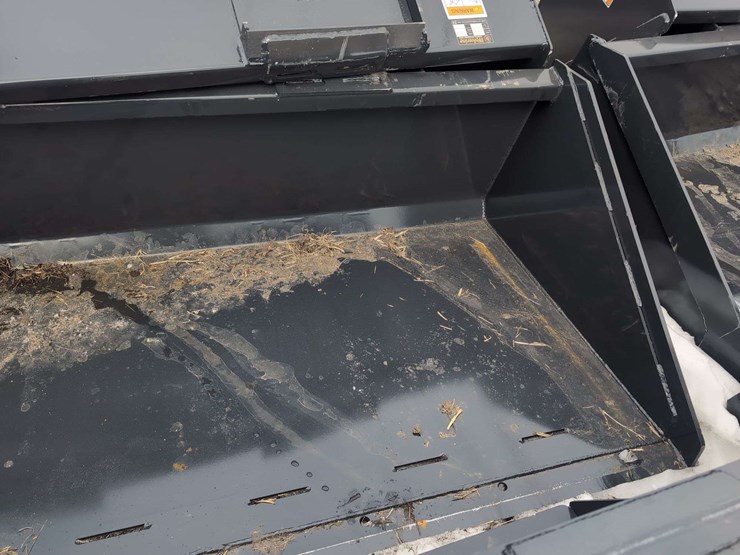 (1)-wolverine-72"-skid-steer-track-duty-bucket-tdb-11-72w-image-3