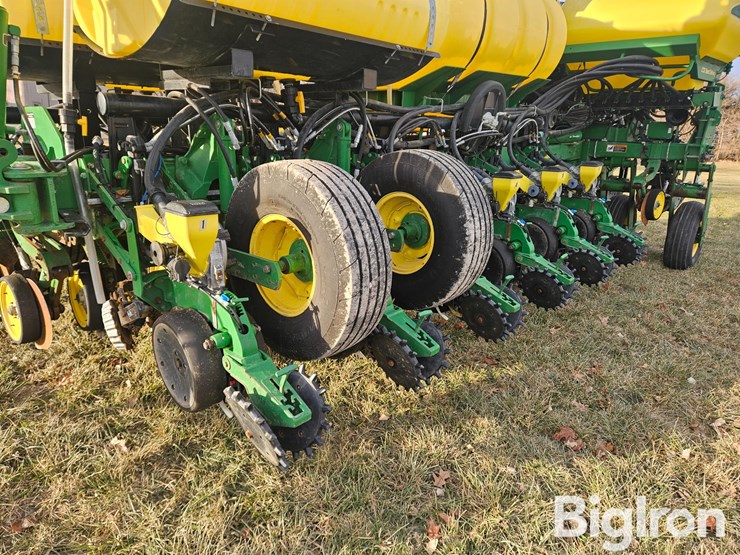 2009-john-deere-1770nt-image-12