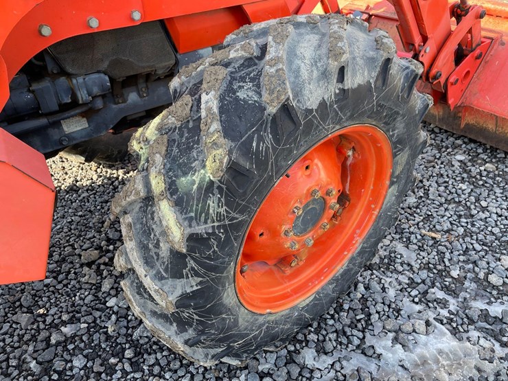 2003-kubota-m9000dtc-image-17