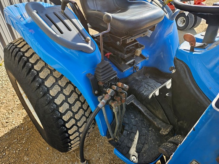 #165-•-new-holland-1630t-tractor-&-7308-loader-image-17