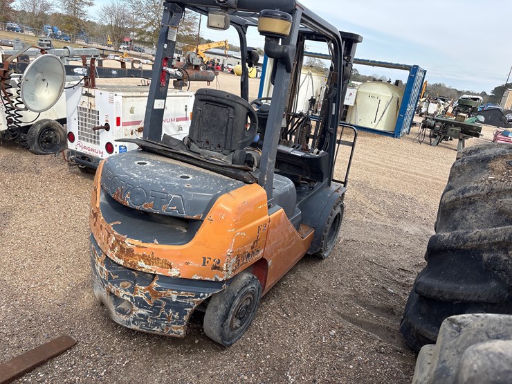 #2562-•-totota-8fdu25-forklift-|-for-parts/repairs-image-4